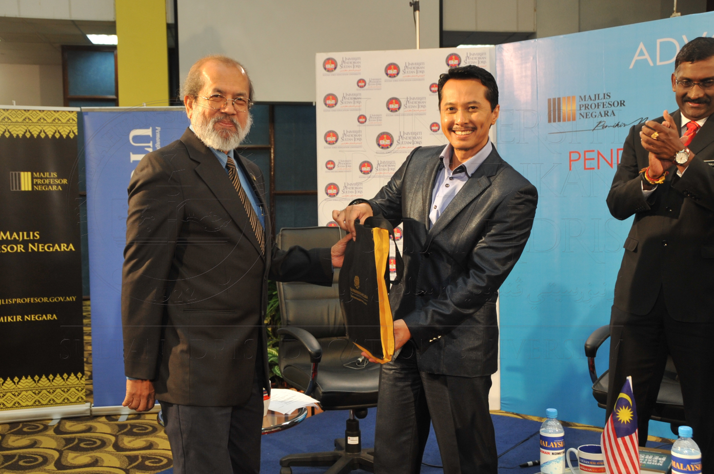 PRO15 151 ADVOKASI HAS 7328